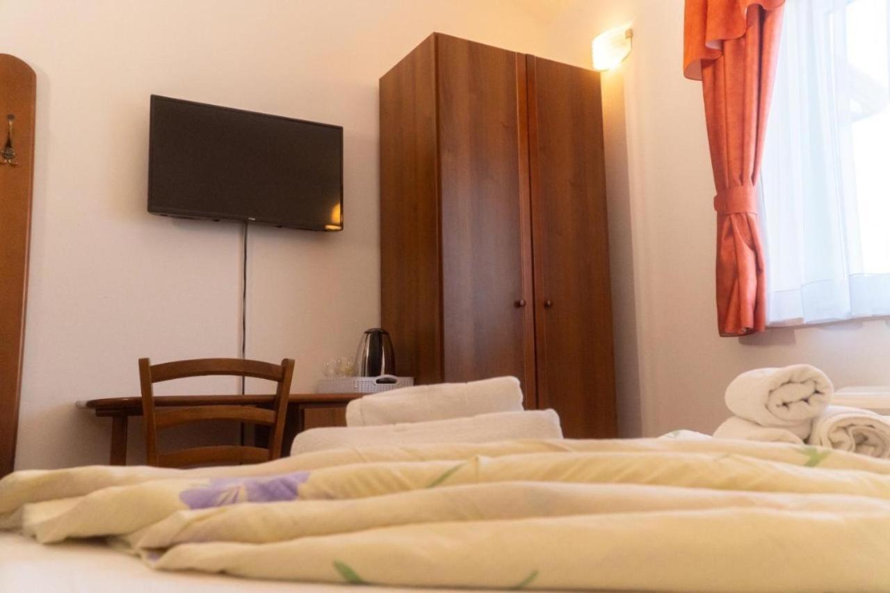 Apartments And Rooms Villa Chiara Krnica Kültér fotó