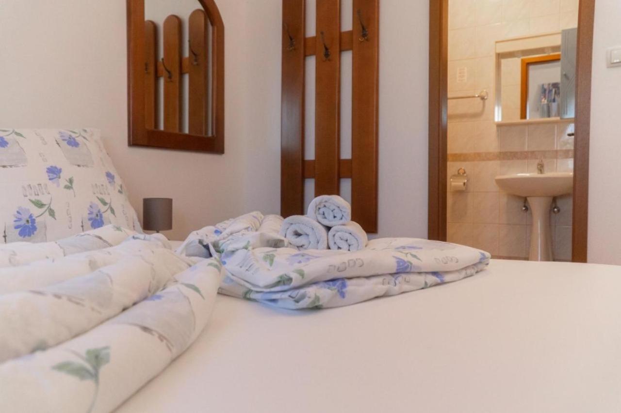 Apartments And Rooms Villa Chiara Krnica Kültér fotó