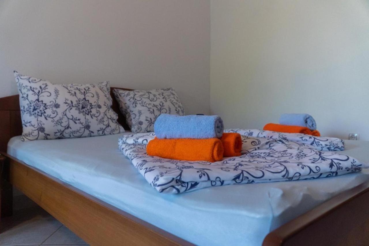 Apartments And Rooms Villa Chiara Krnica Kültér fotó