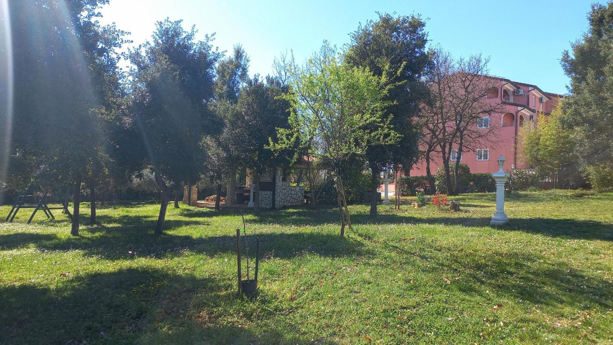 Apartments And Rooms Villa Chiara Krnica Kültér fotó
